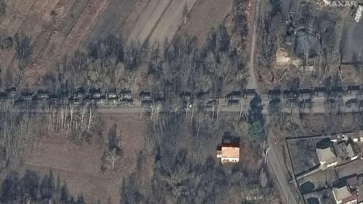Kiev'e ilerleyen 64 kilometrelik Rus askeri konvoyu grntlendi
