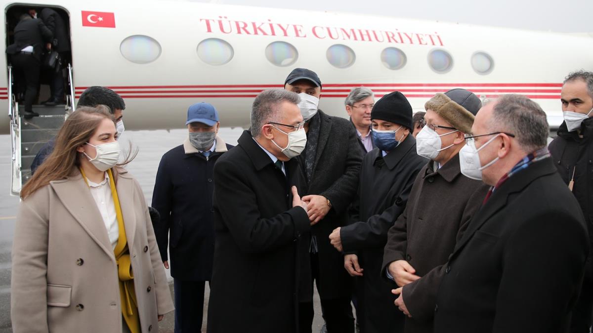 Cumhurbakan Yardmcs Oktay, tarihi Trkistan ehrine ziyarette bulundu