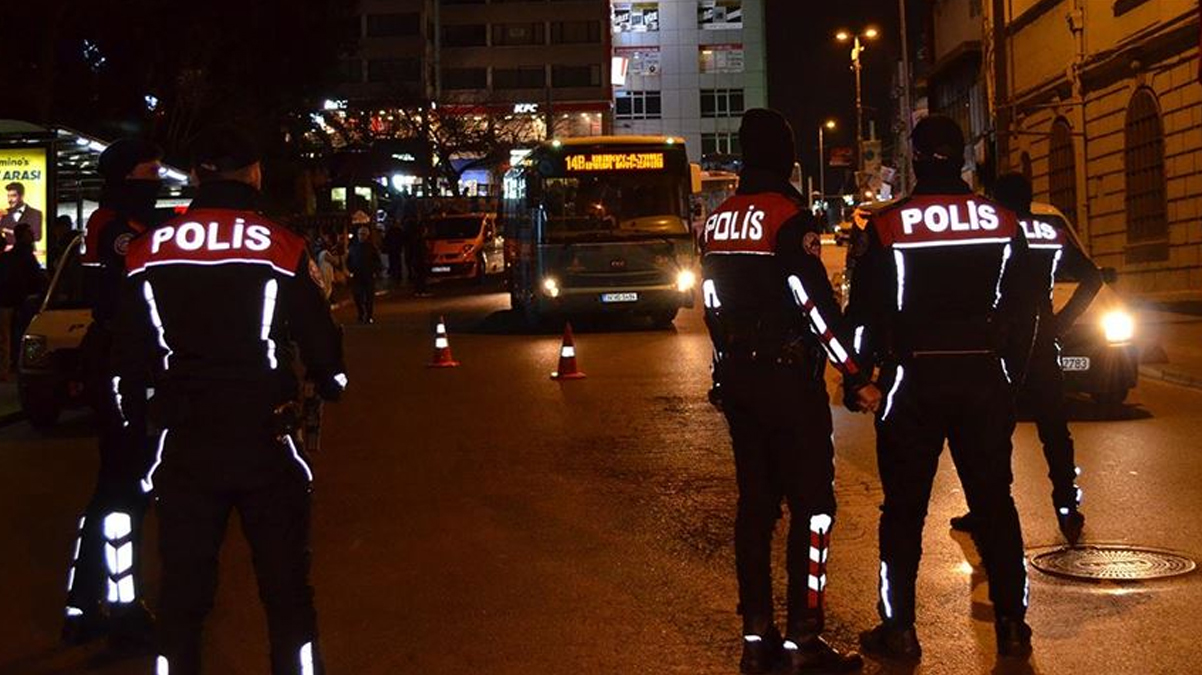 �stanbul'da aranan 706 ki�i asayi� uygulamalar�nda yakaland�