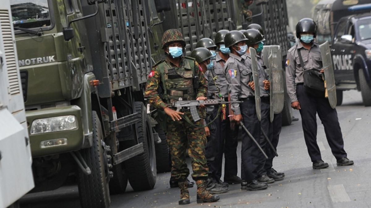 Myanmar'daki askeri cunta, 11 st dzey muhalif ismi vatandalktan kard