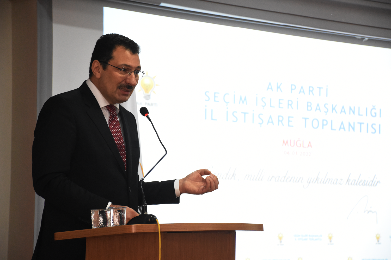 AK Partili Yavuz, Cumhurba�kan� Erdo�an'�n yeniden adayl���n�n �n�nde engel bulunmad���n� belirtti
