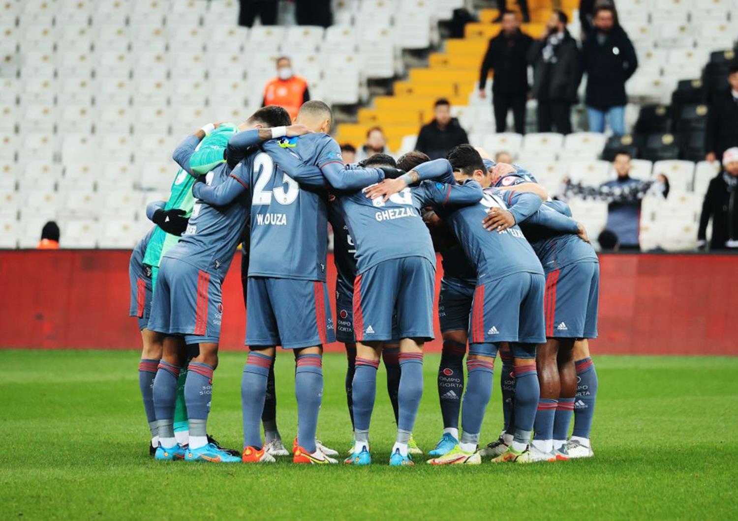�nder Karaveli'den Michy Batshuayi  Kenan Karaman'a kesik!