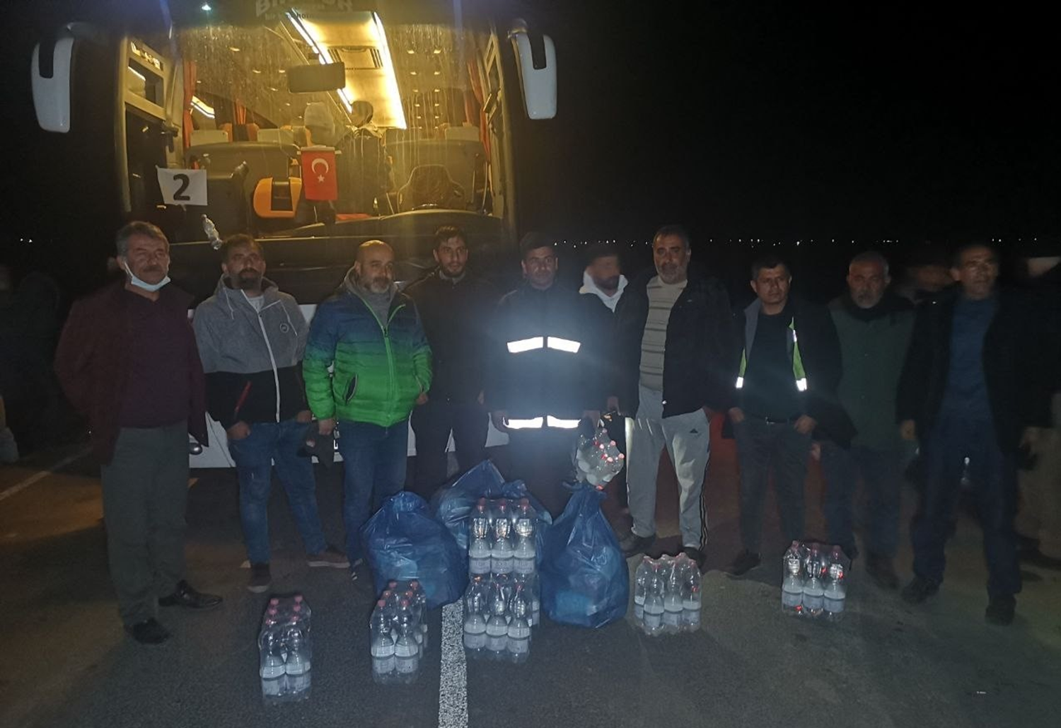 T�rkiye'nin Odessa Ba�konsoloslu�u'ndan, Ukrayna'da mahsur kalan T�rk t�r �of�rlerine g�da yard�m