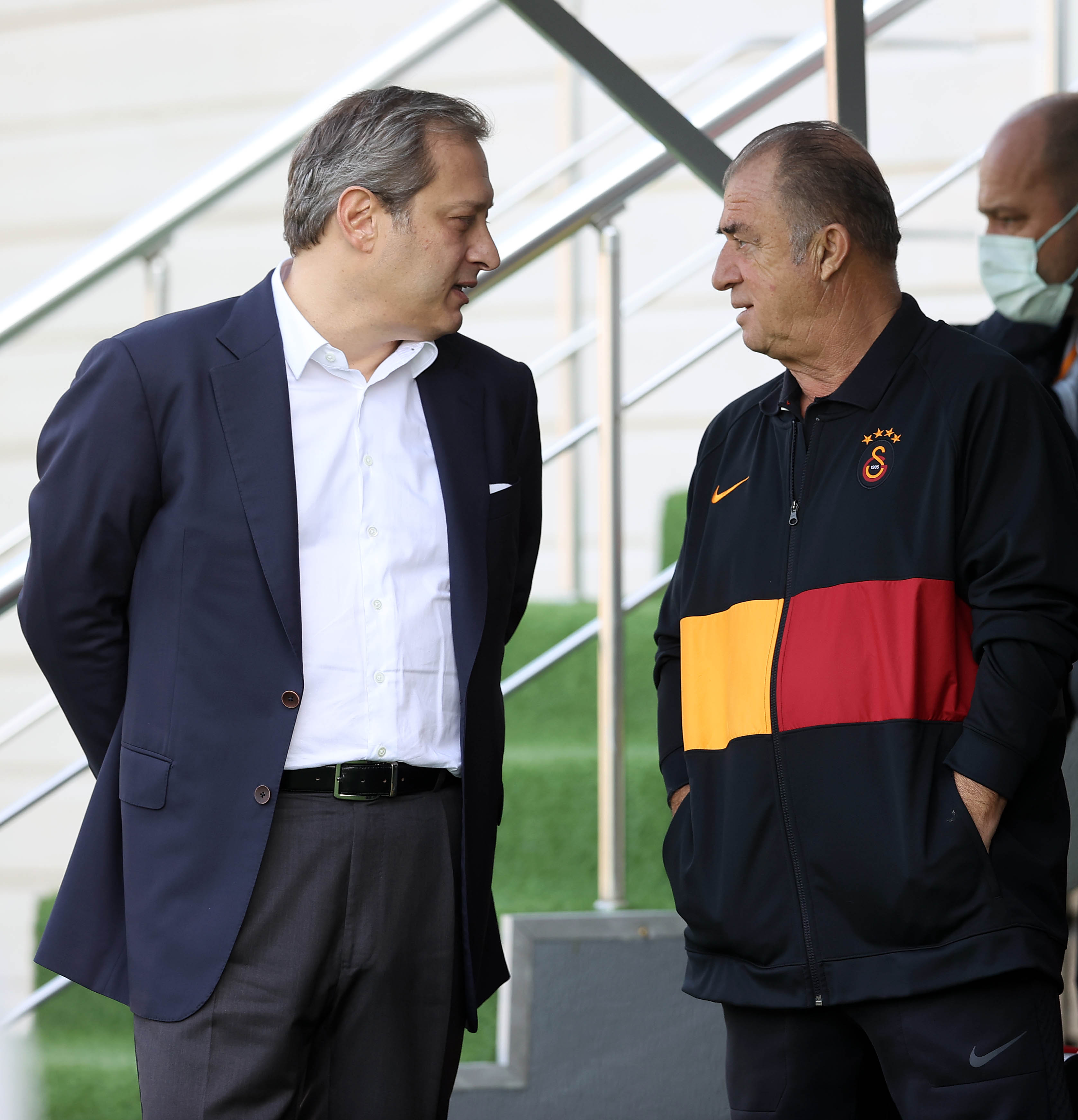 Burak Elmas, Fatih Terim'i Barcelona ma��na davet etti