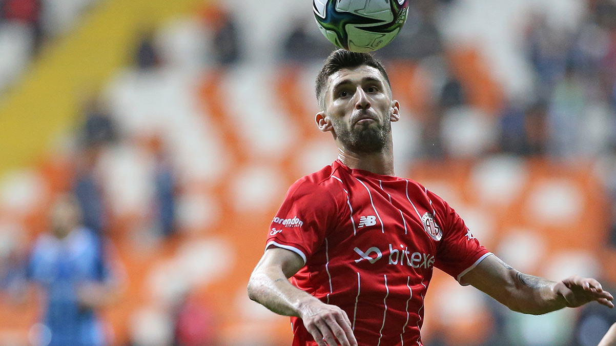 Do�ukan Sinik'in 100. ma� gururu