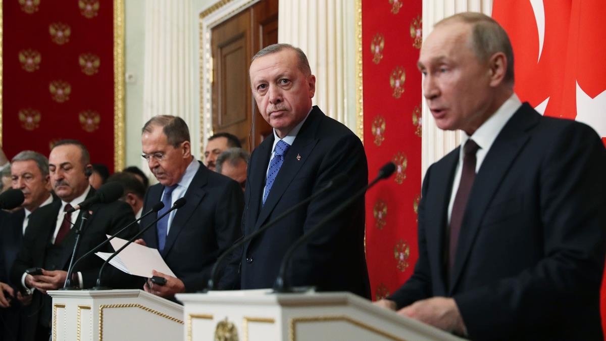 Fransz basn: Putin, liderlerden en ok Erdoan' aryor