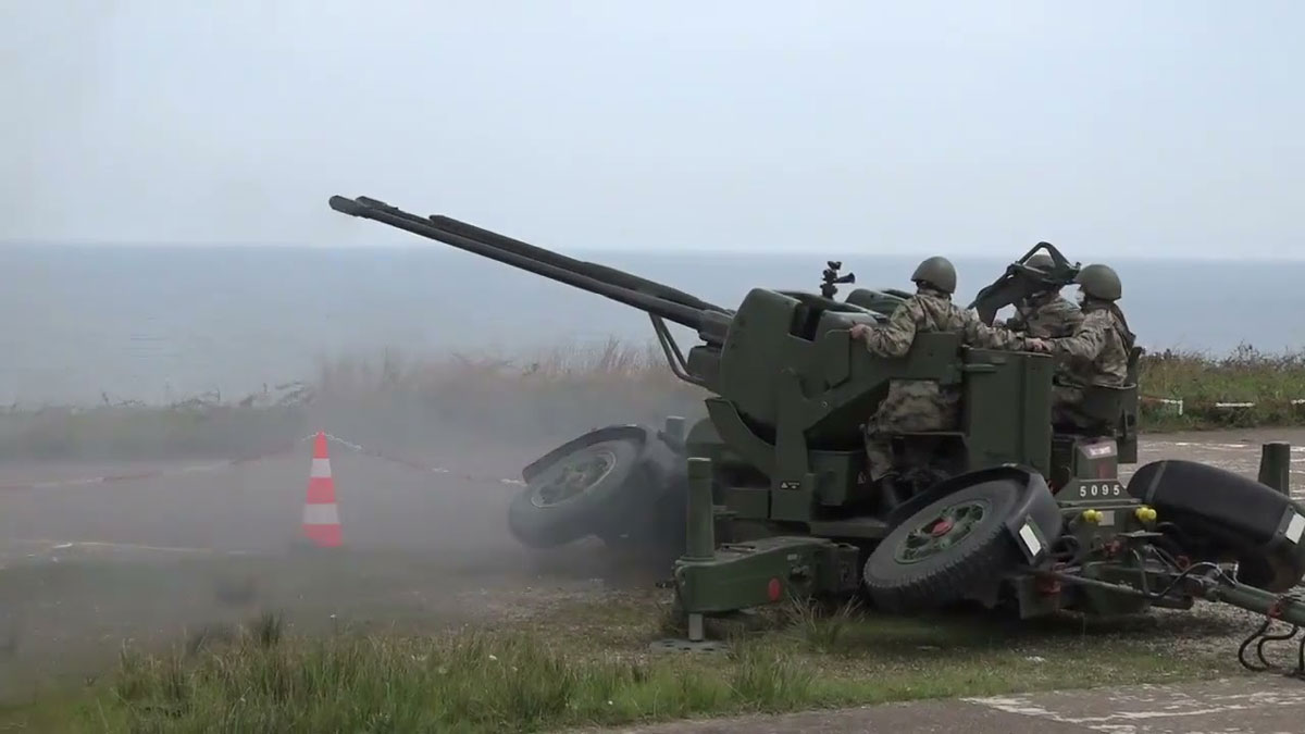 Batman Valili�inden u�aksavar at��lar� nedeniyle 'y�ksek patlama sesi' uyar�s�