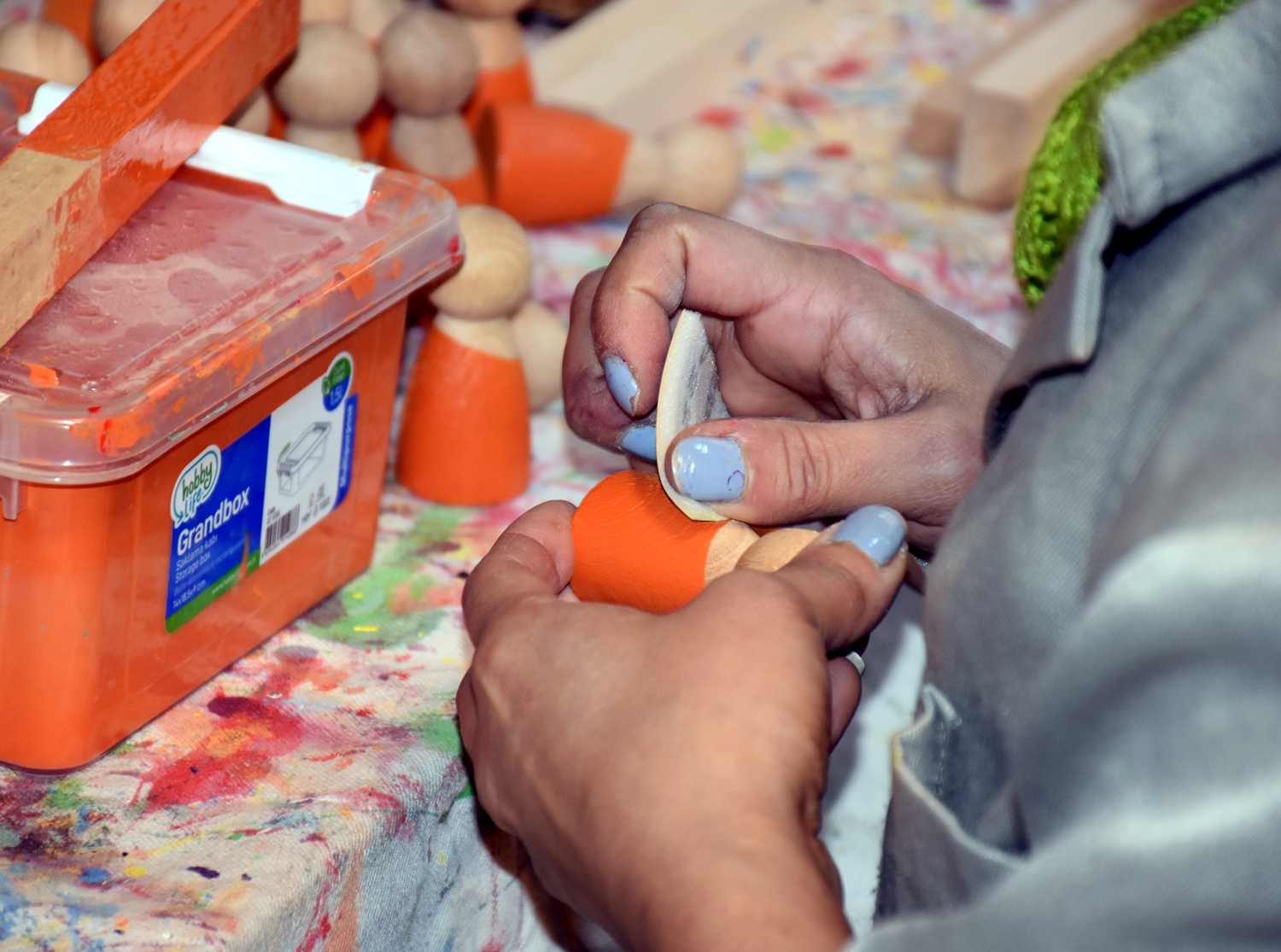 61 ya��nda Munise pandemi d�neminde ba�lad��� ah�ap oyuncaklarla yurt d���na a��ld�