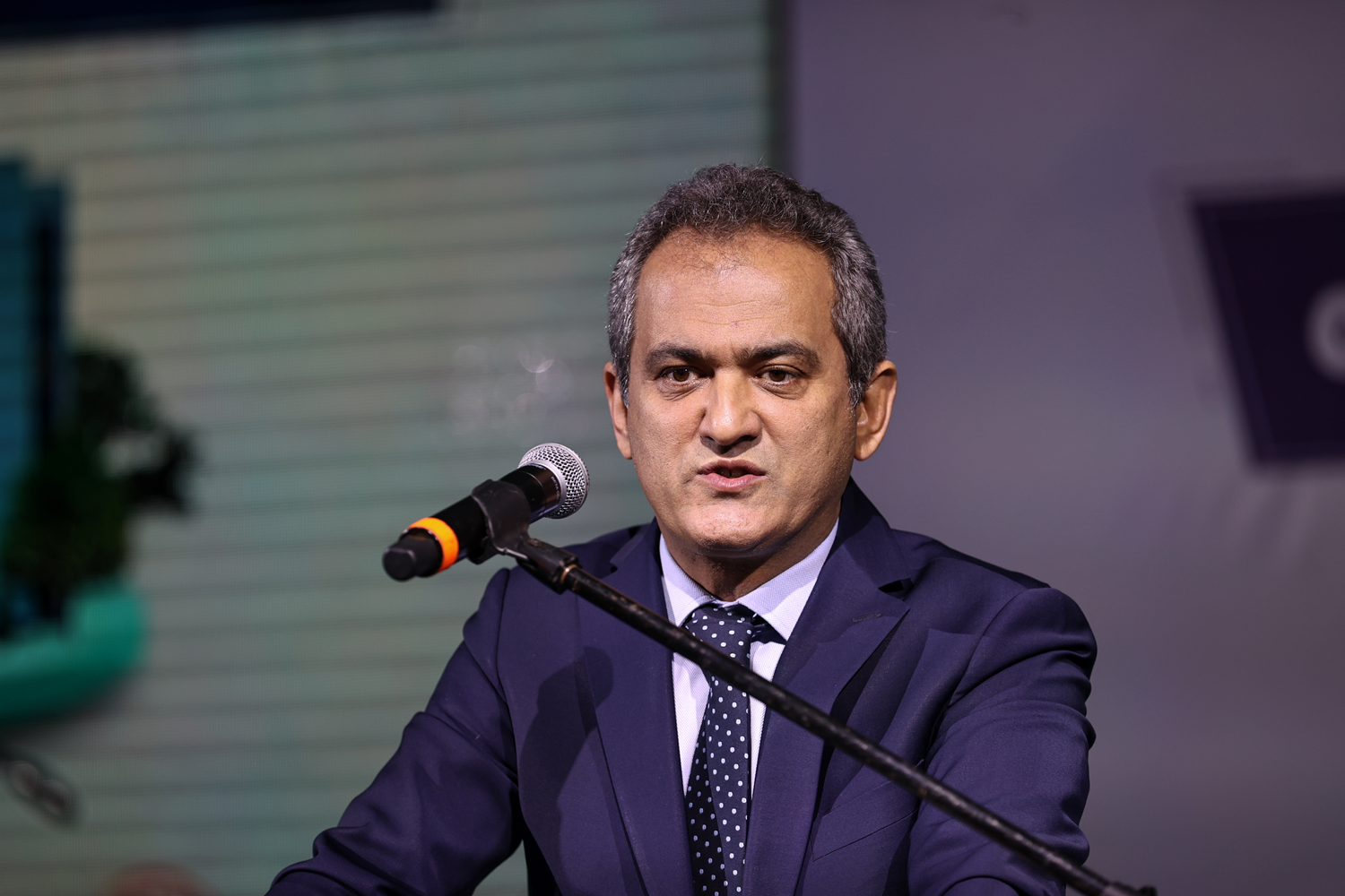 Bakan �zer: 2022 y�l�nda �stanbul'umuza 8.9 milyarl�k e�itim yat�r�m� yapaca��z