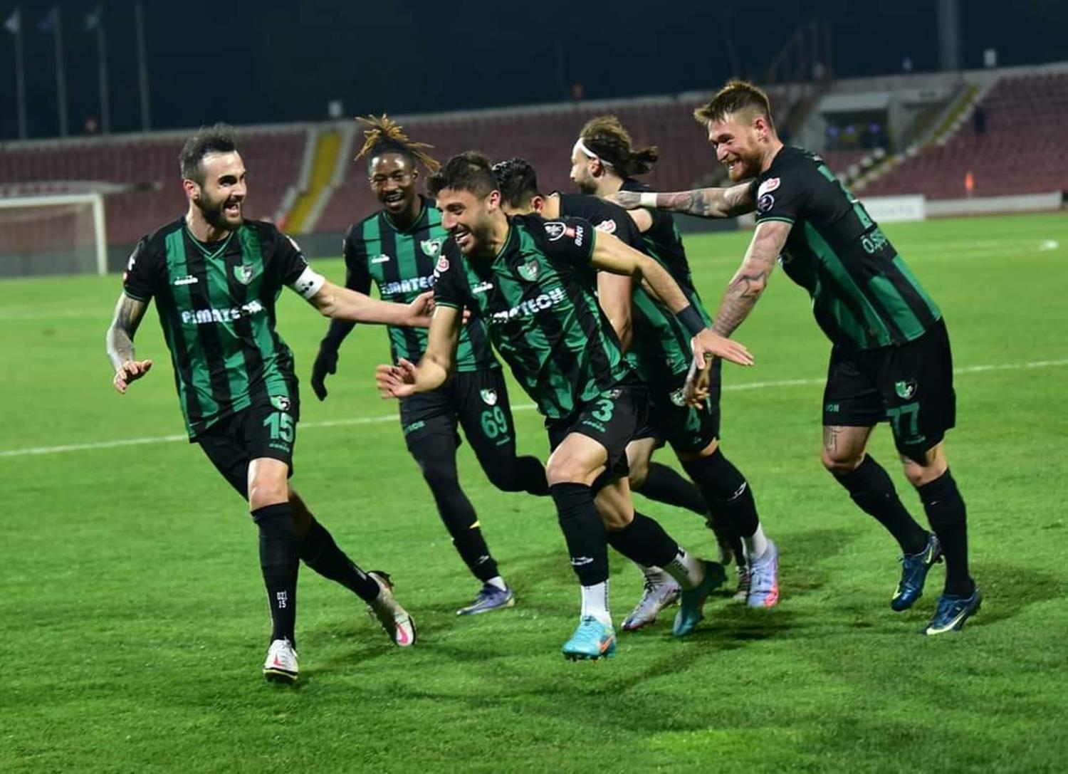 Denizlispor'dan k�mede kalma yolunda �nemli ad�m