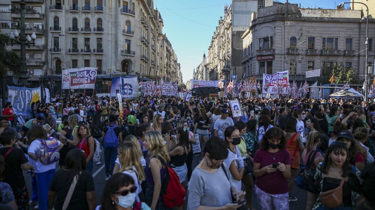 Arjantin'de binlerce kadn sokaklar doldurdu