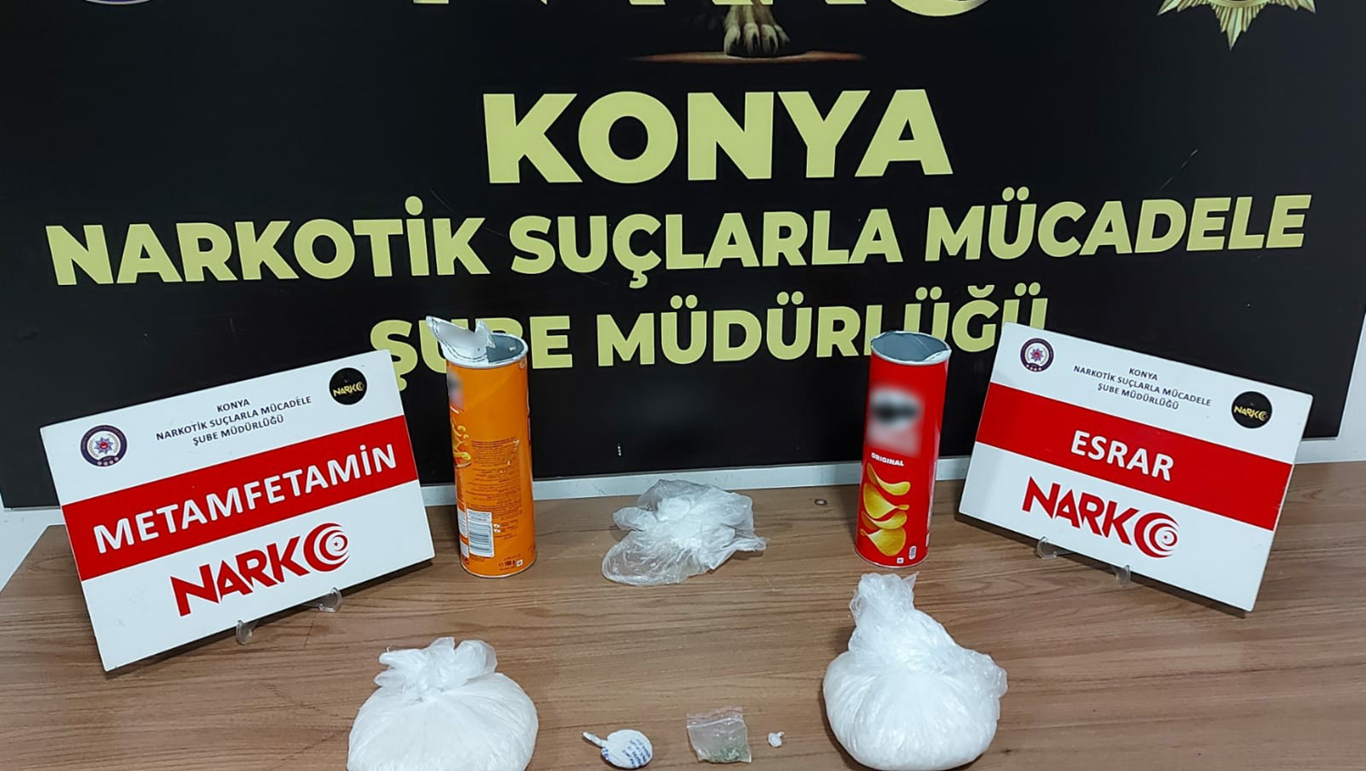 Cips kutular�na uyu�turucu saklayan zanl� yakaland�