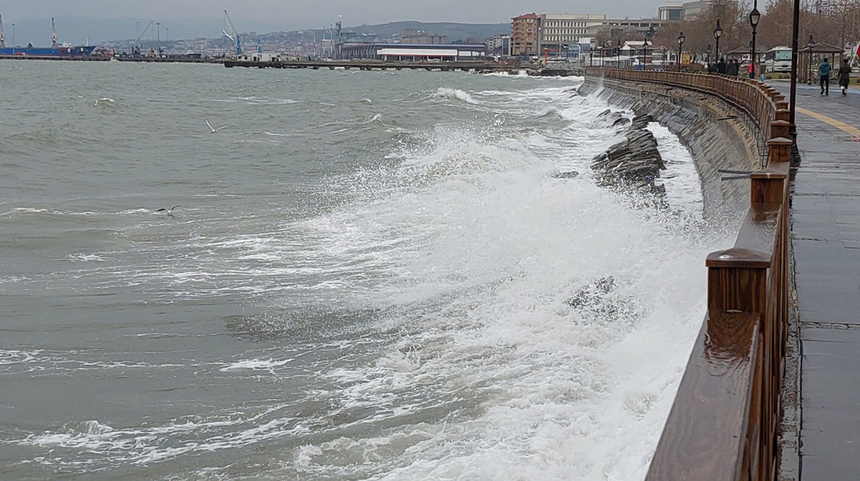 Marmara Denizi'nde poyraz 4 g�nd�r etkisini s�rd�r�yor