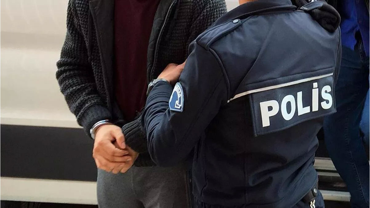 Sosyal medyadan ter�r propagandas� yapan 2 ki�i g�zalt�na al�nd�