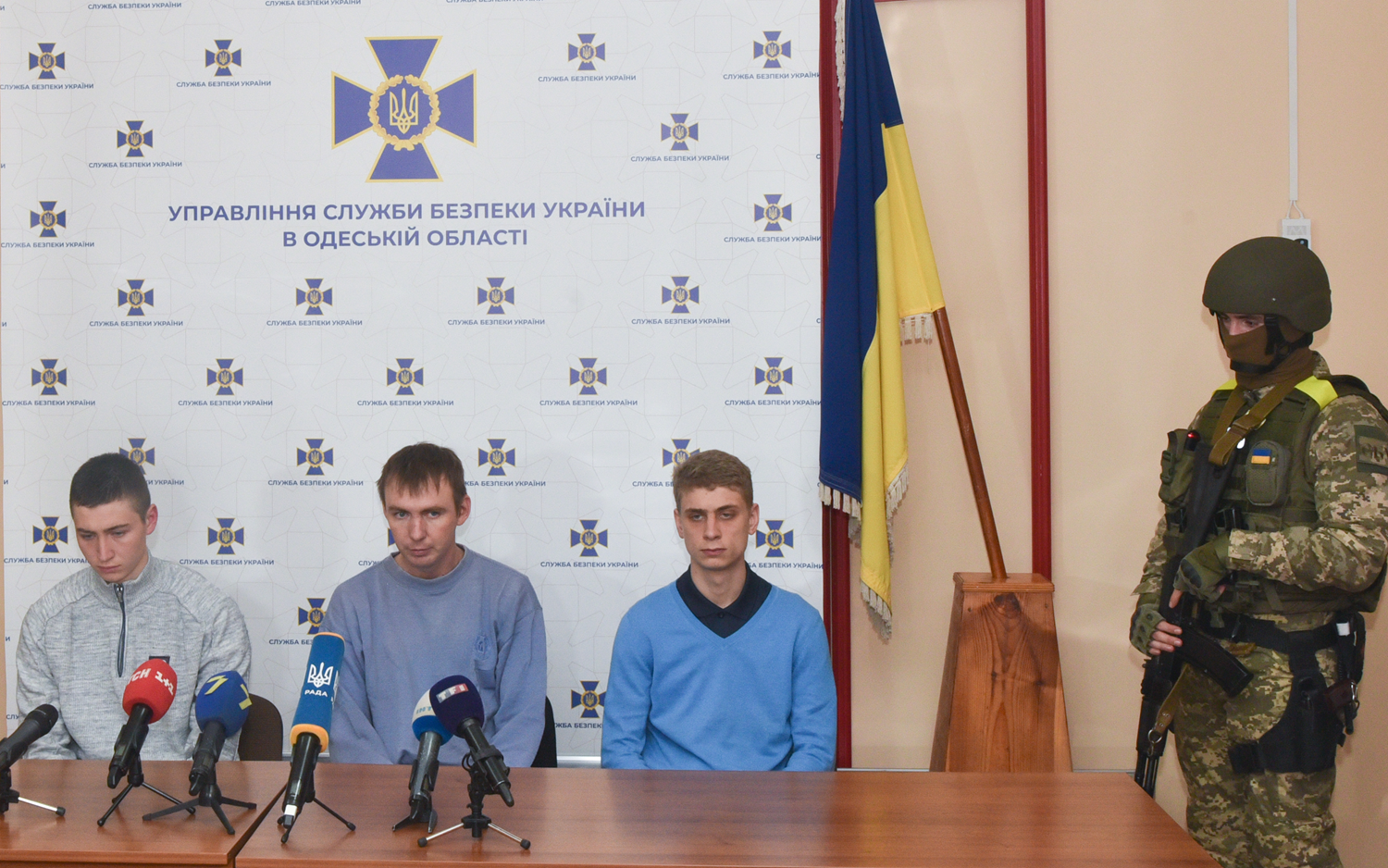 Ukrayna, yakalad��� �� Rus ordusu mensubunu kamera kar��s�na ��kard�