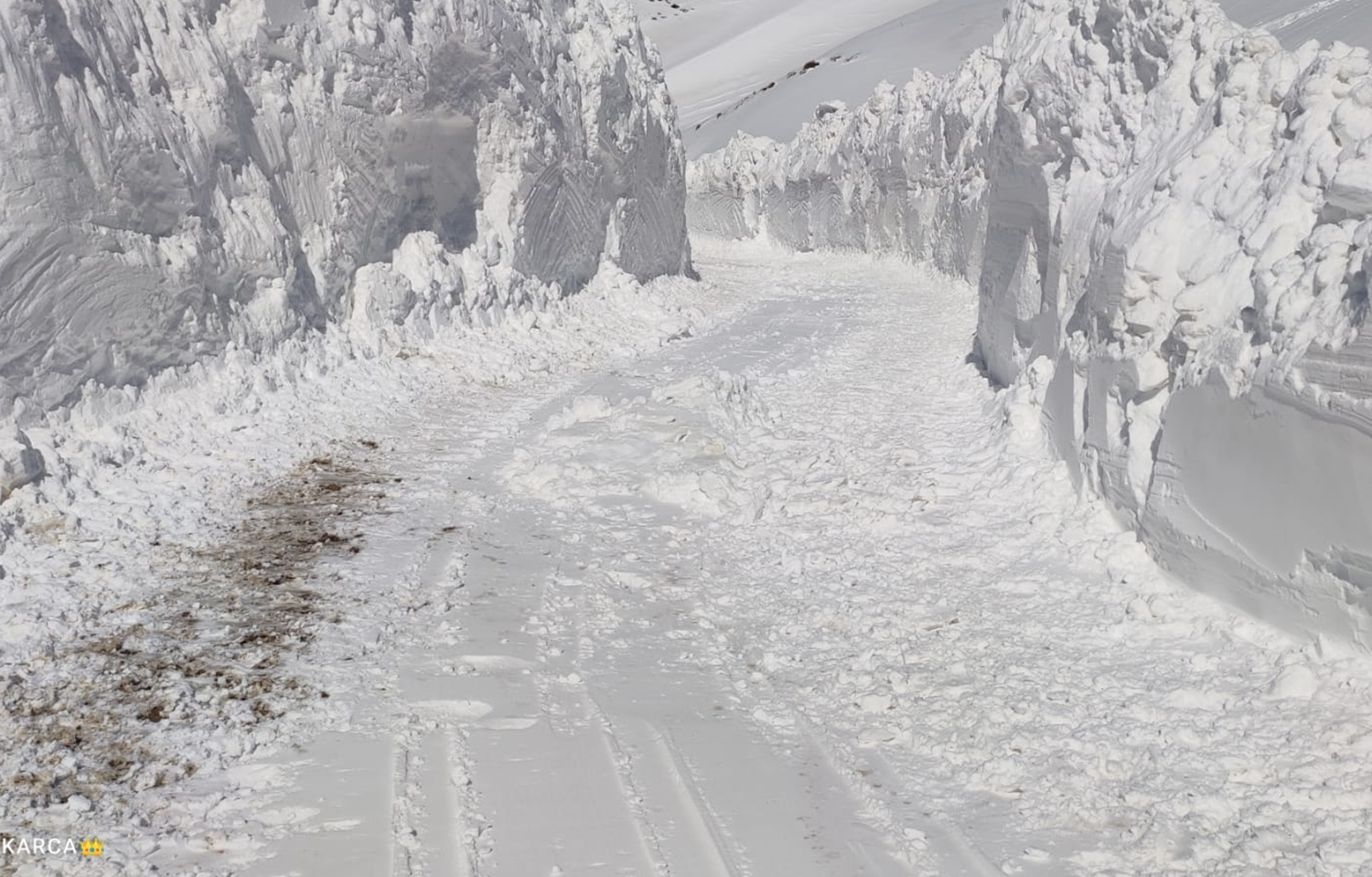 Van'da ��� d��mesi sonucu bir mahallenin yolu kapand�