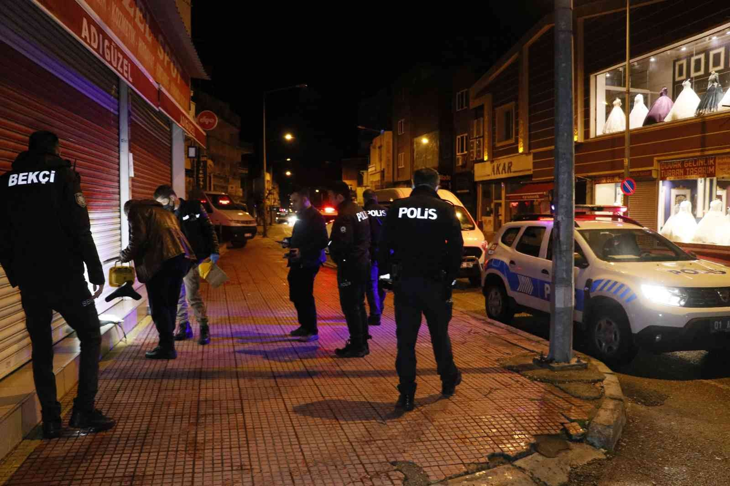 D���n salonunda ba�layan tart��ma kanl� bitti: 4 yaral�