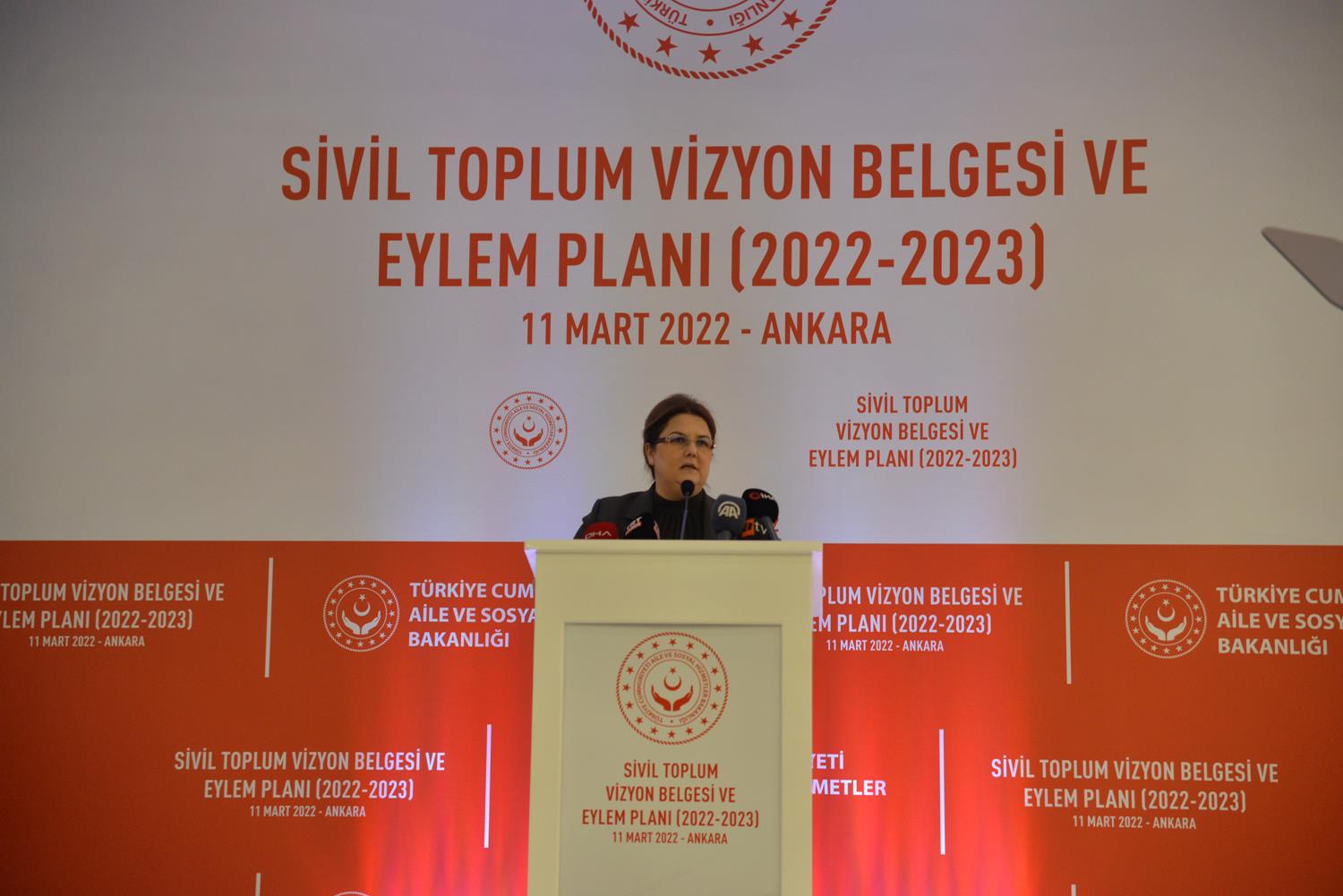 Aile ve Sosyal Hizmetler Bakan� Derya Yan�k 'Sivil Toplum Vizyon Belgesi ve Eylem Plan�'n� a��klad�