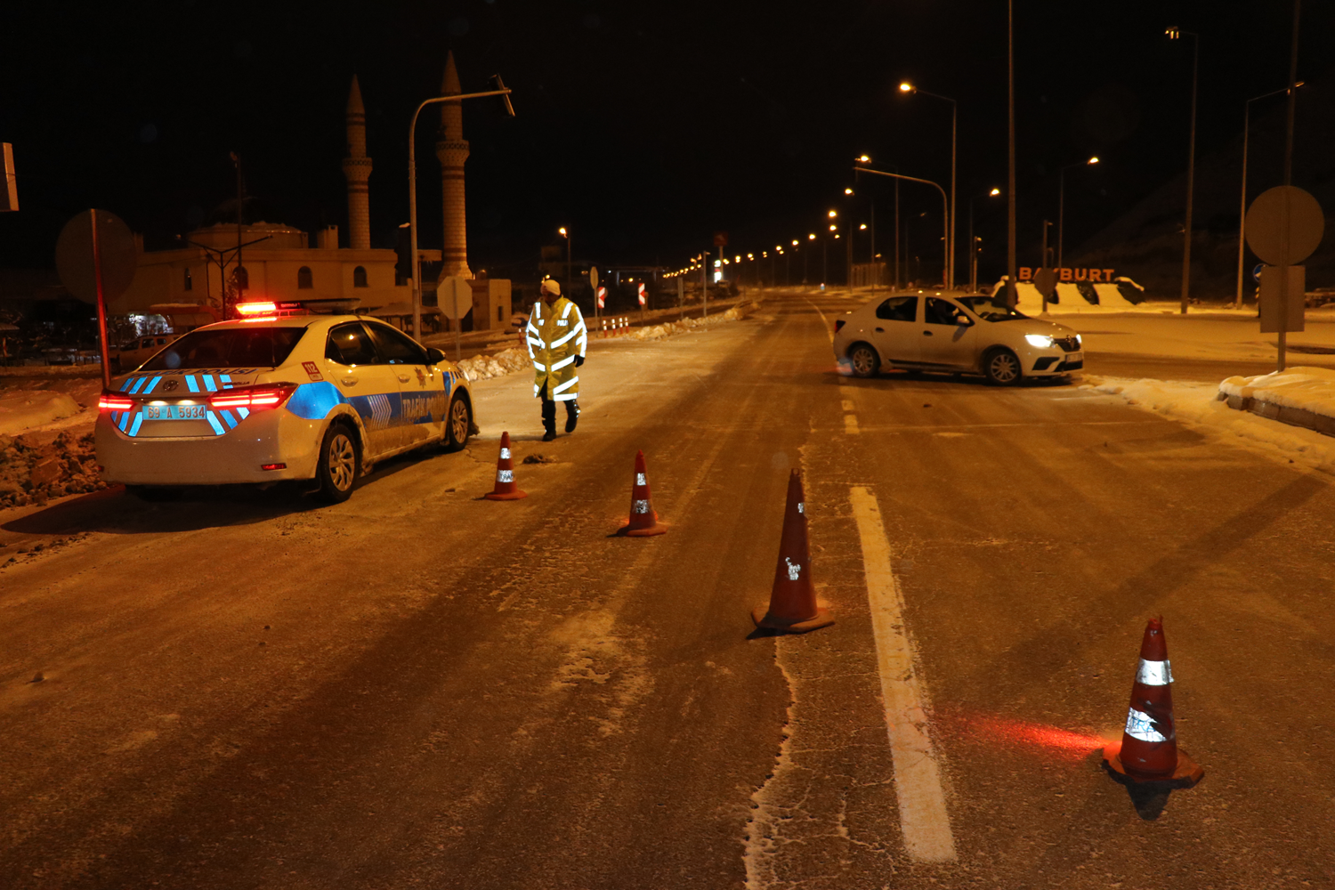 Bayburt-Erzurum kara yoluna ��� d��t�