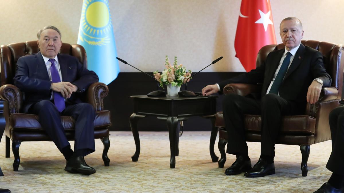 Cumhurbakan Erdoan, Nazarbayev ile bir araya geldi