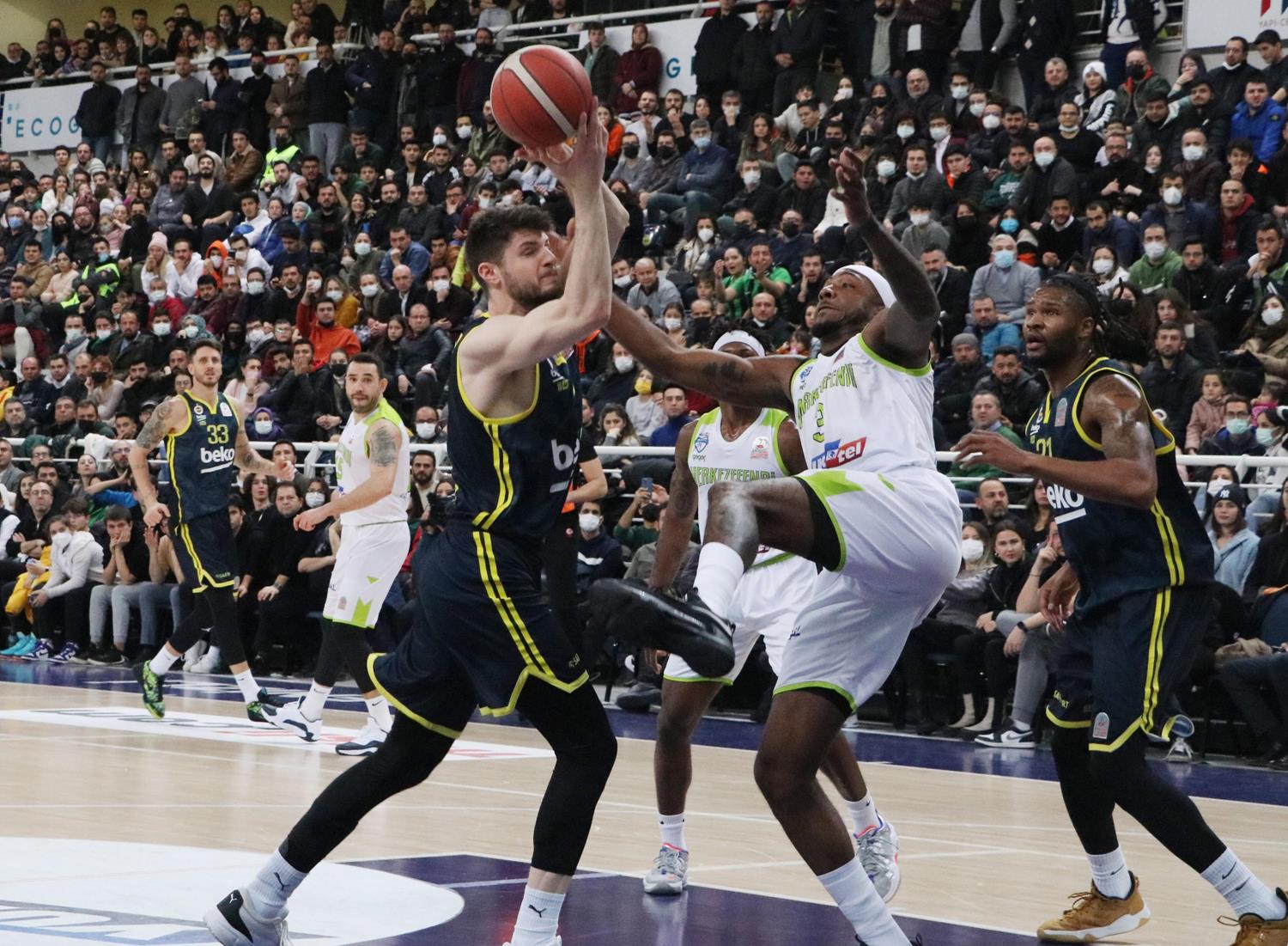 Fenerbah�e Beko deplasmanda rahat kazand�