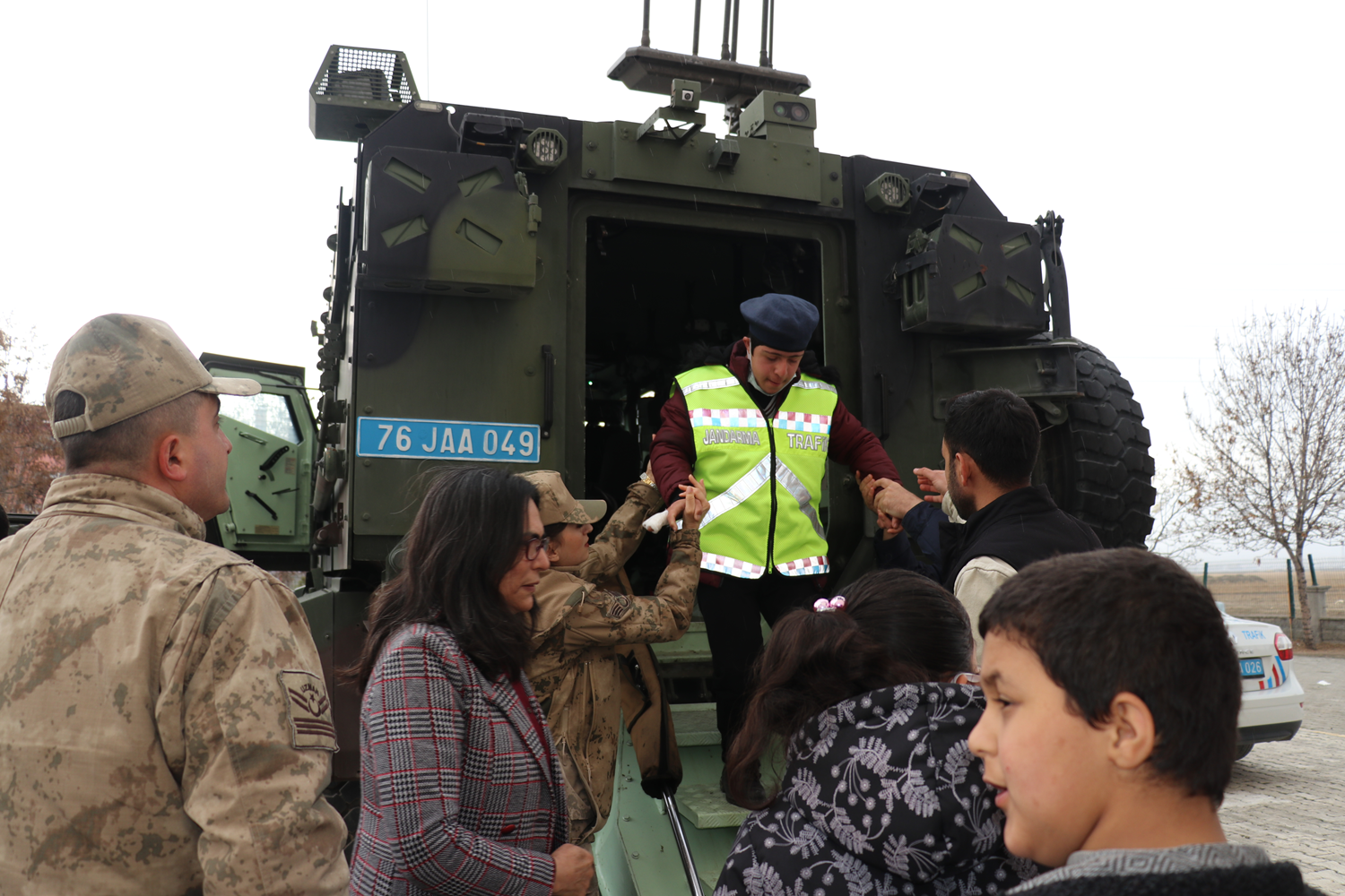 Idr'da, l Jandarma Komutanl personeli zel rencilerle bir araya geldi