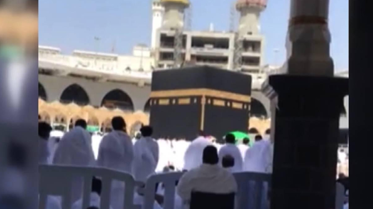 Mescid-i Haram'da sosyal mesafesiz ilk Cuma namaz� k�l�nd�