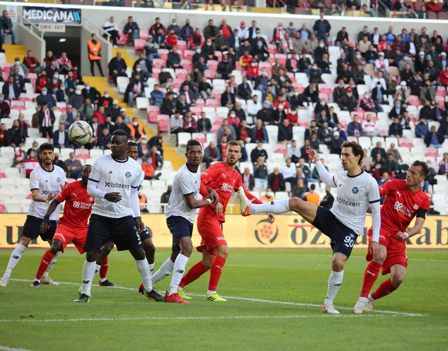 Adana Demirspor'da Loic Remy, Sivasspor manda yok