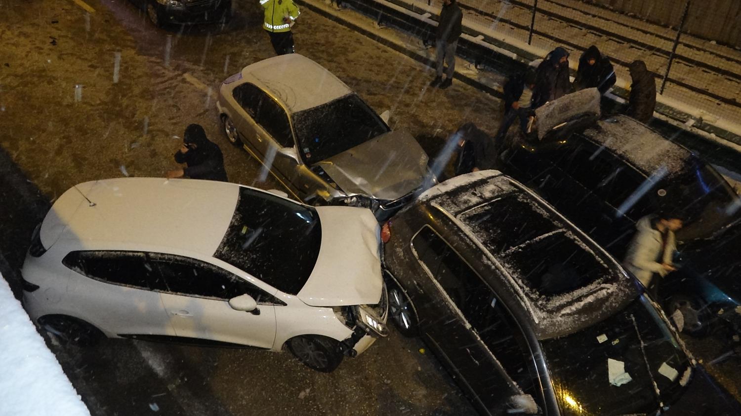 Bursa'da zincirleme kaza: 11 ara birbirine girdi