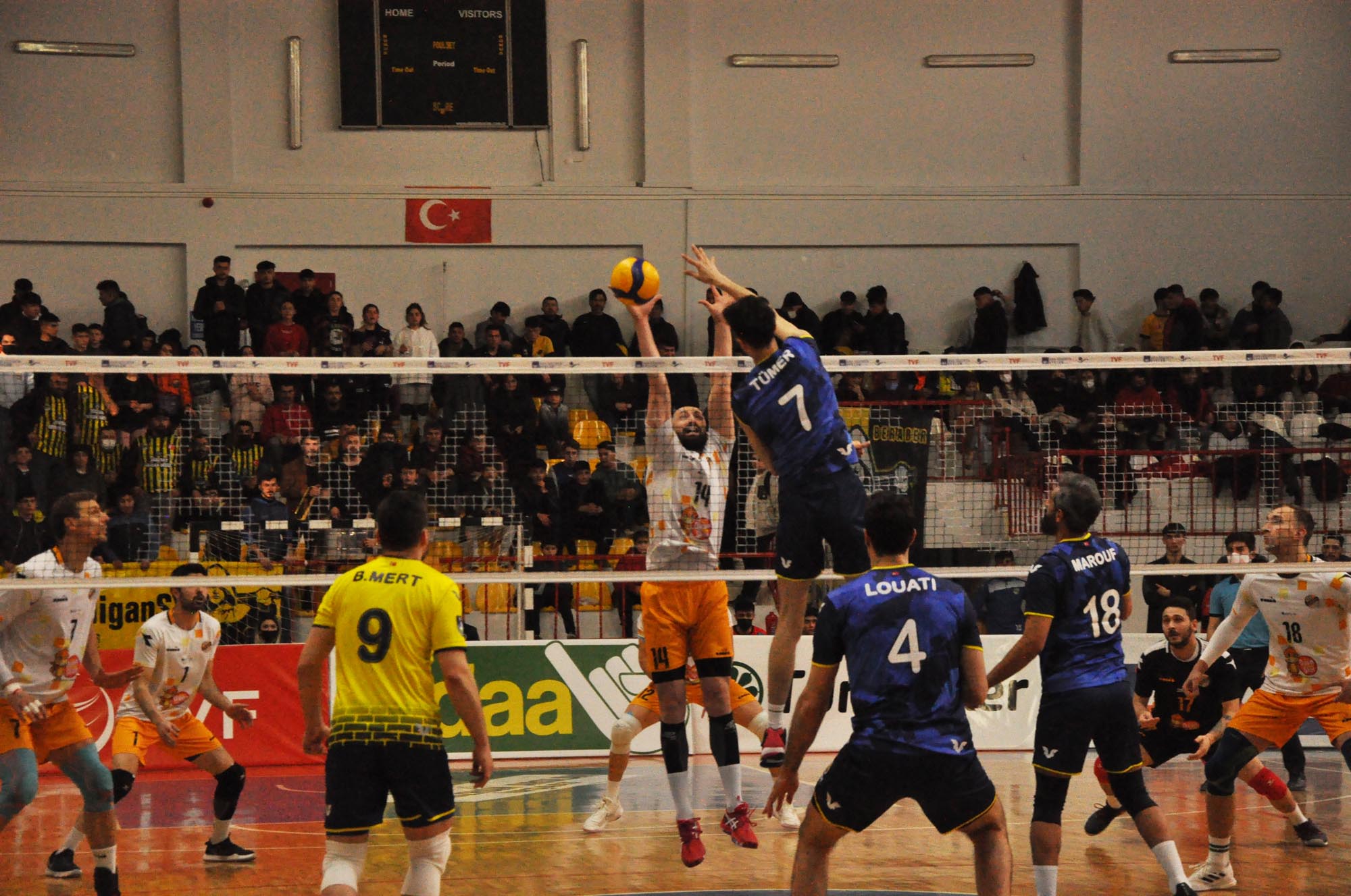 Fenerbah�e HDI Sigorta deplasmanda rahat kazand�