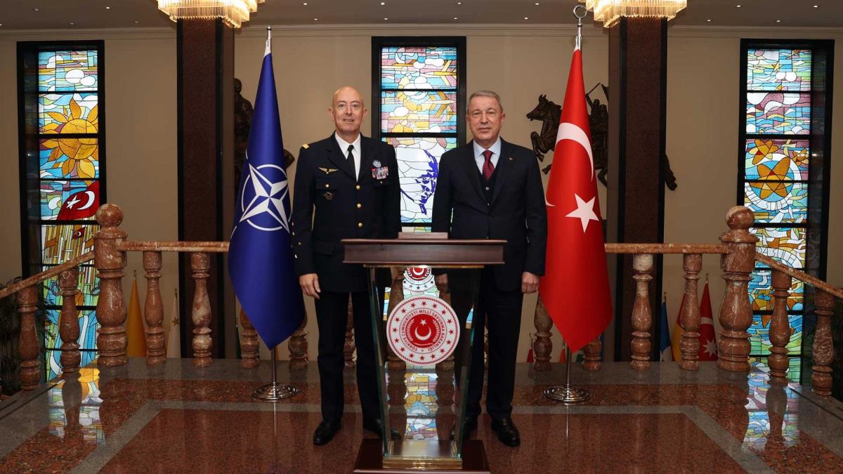Bakan Akar, NATO Yksek Mttefik Dnm Komutan Orgeneral Lavigne'yi kabul etti 