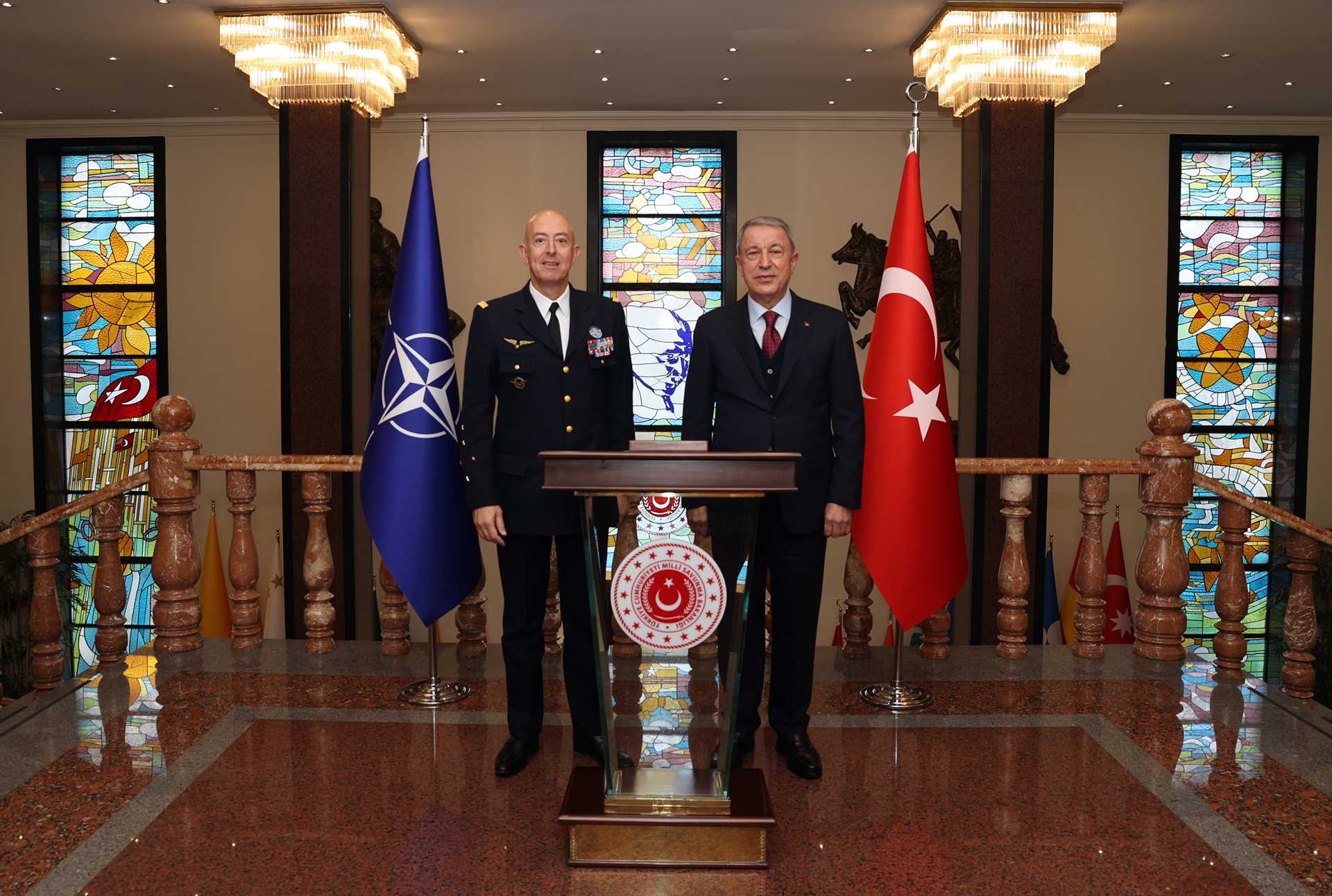 Bakan Akar, NATO Y�ksek M�ttefik D�n���m Komutan� Orgeneral Lavigne'yi kabul etti