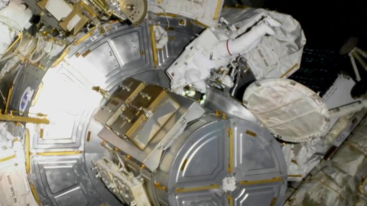 Uluslararas Uzay stasyonu'nda bulunan astronotlar ''uzay yryne'' balad