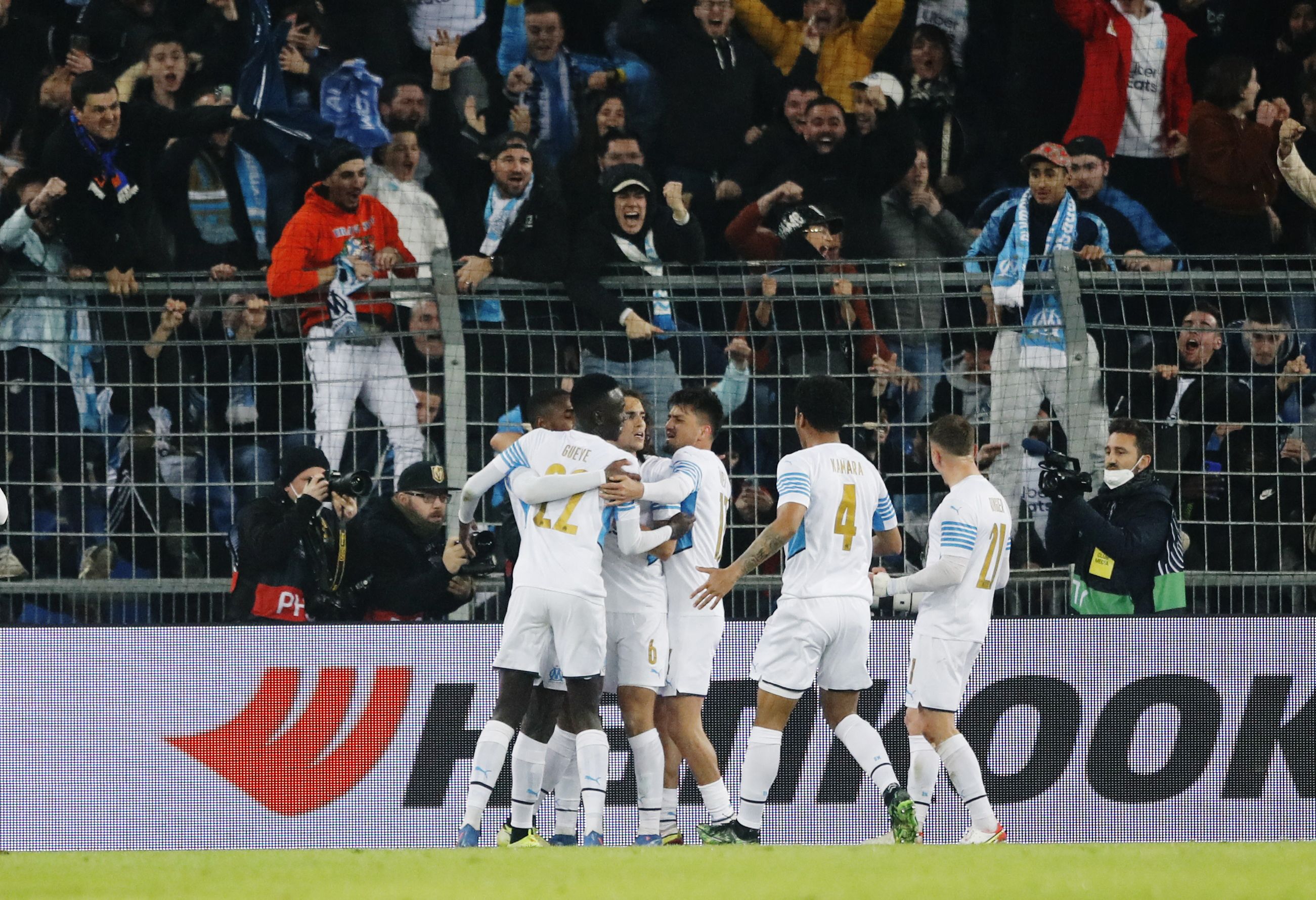 Marsilya deplasmanda Basel'i yendi, �eyrek final biletini kapt�