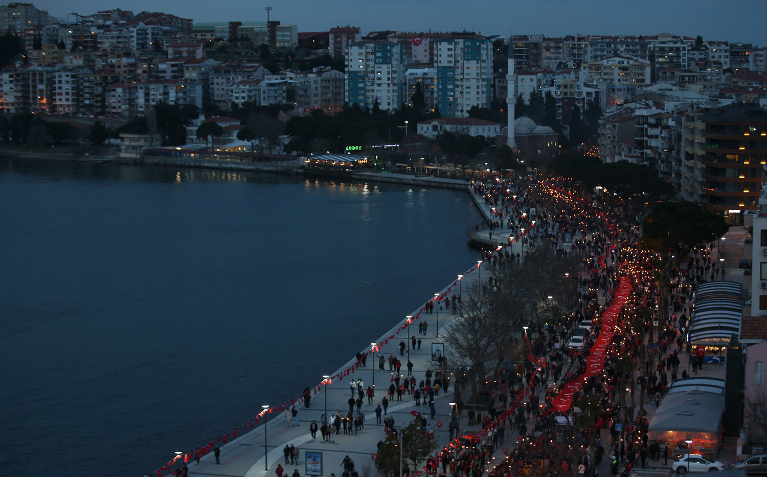 �anakkale'de fener alay� d�zenlendi