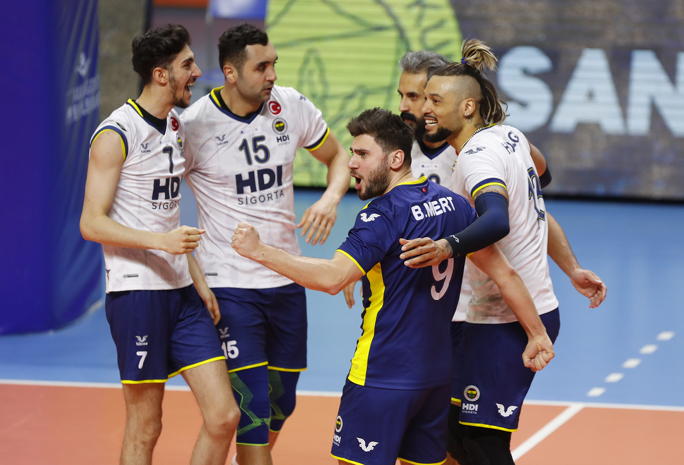 Fenerbah�e HDI Sigorta evinde set vermeden kazand�