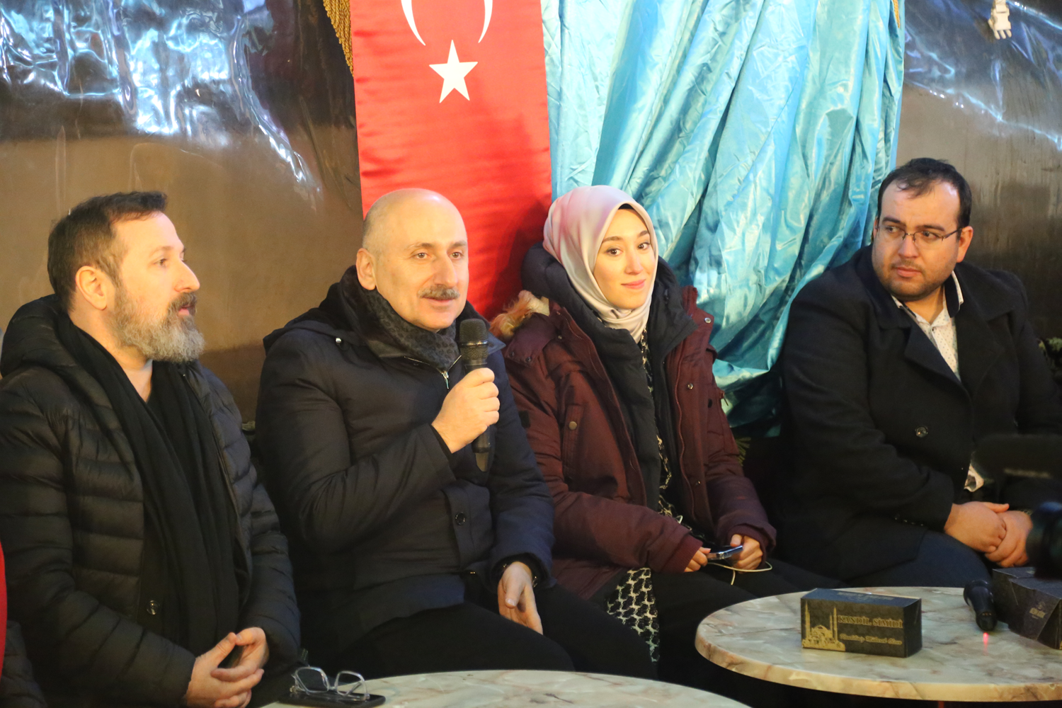 Ula�t�rma ve Altyap� Bakan� Karaismailo�lu, gen�lerle bir araya geldi