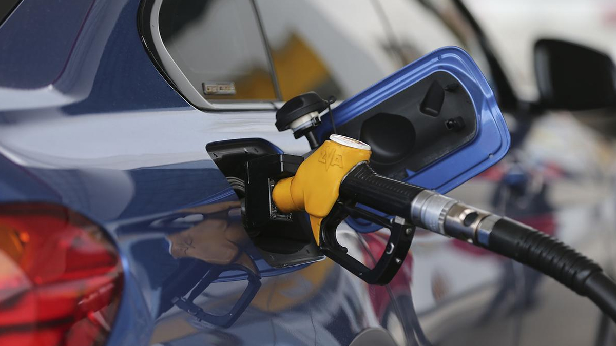 �ngiltere'de petrol fiyatlar� rekor tazeledi