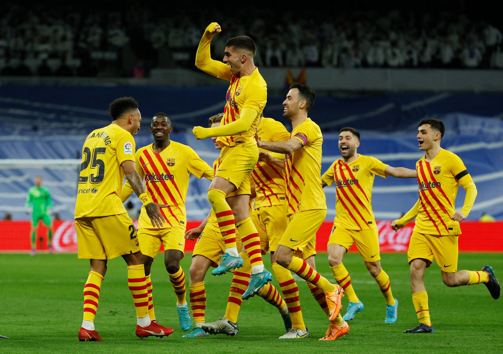Barcelona, El Clasico'da deplasmanda Real Madrid'i 4 golle y�kt�