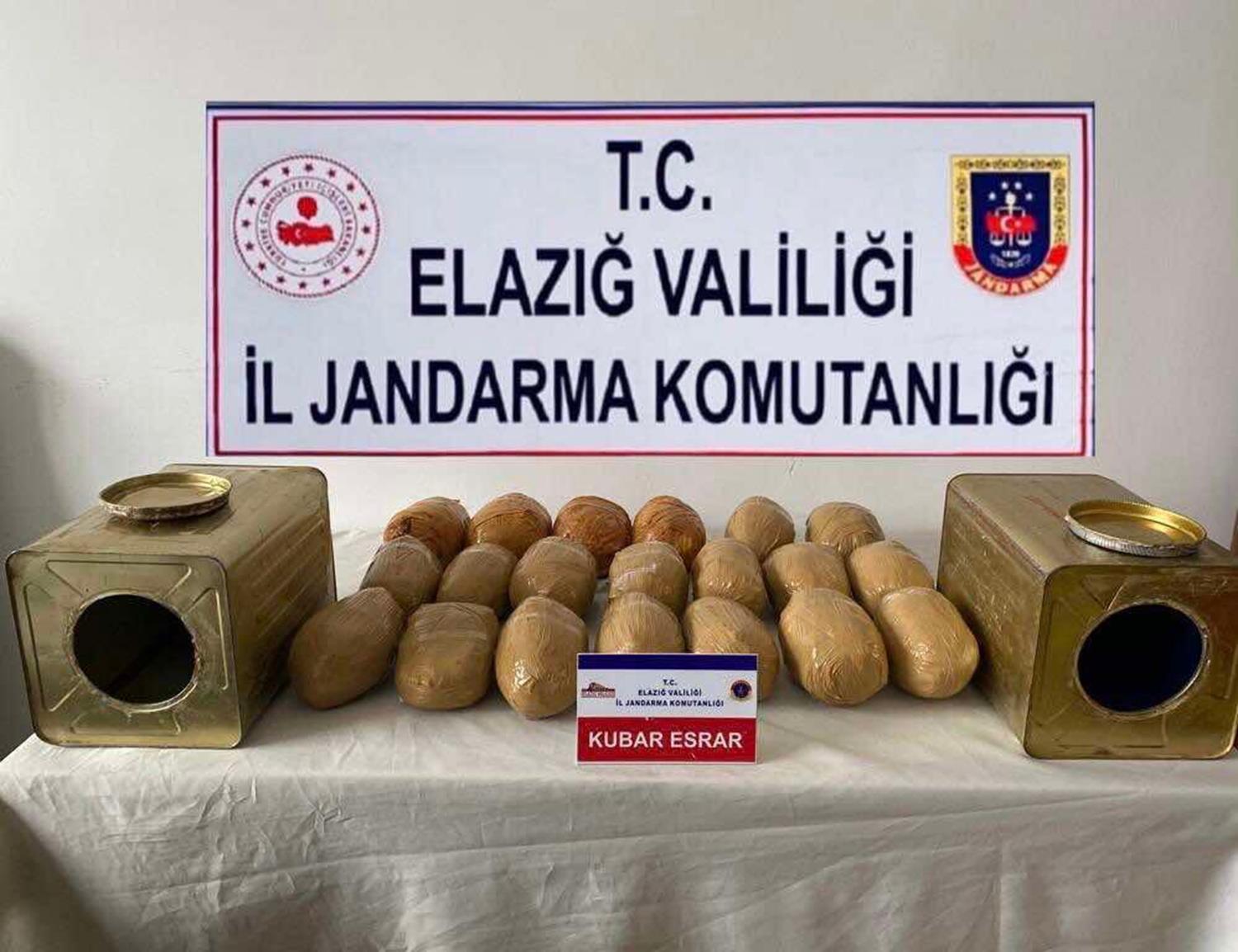Zeytin tenekelerine uyu�turucu saklayan 2 ��pheli tutukland�