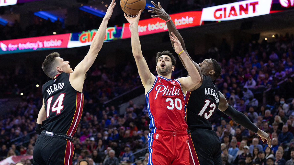 Furkan Korkmaz'dan Miami Heat'e 18 say�