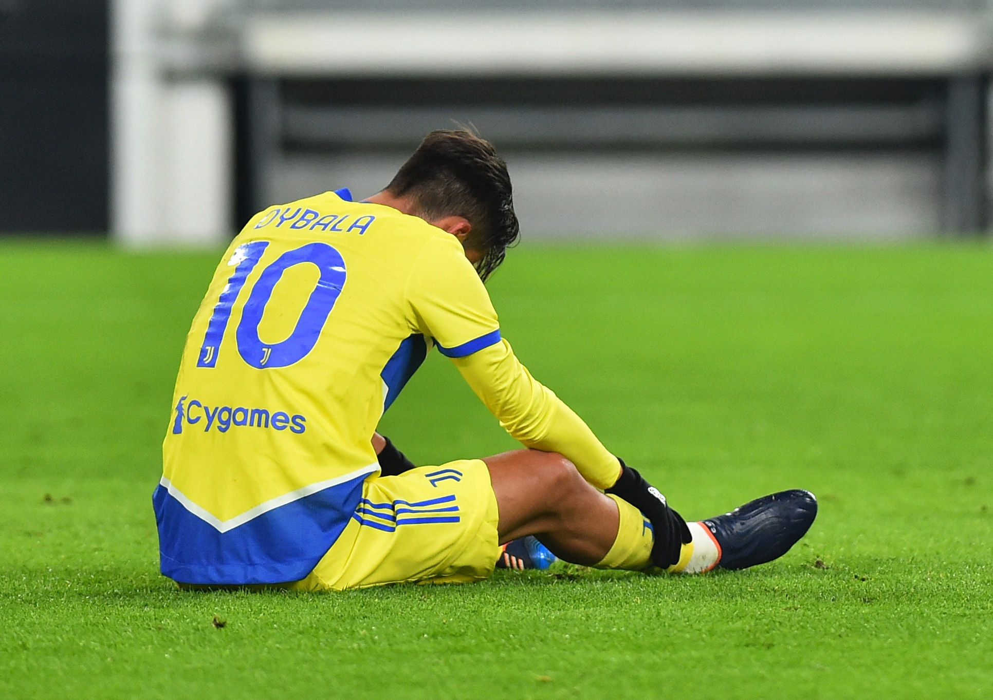 Juventus, Paulo Dybala ile s�zle�me imzalanmayaca��n� a��klad�