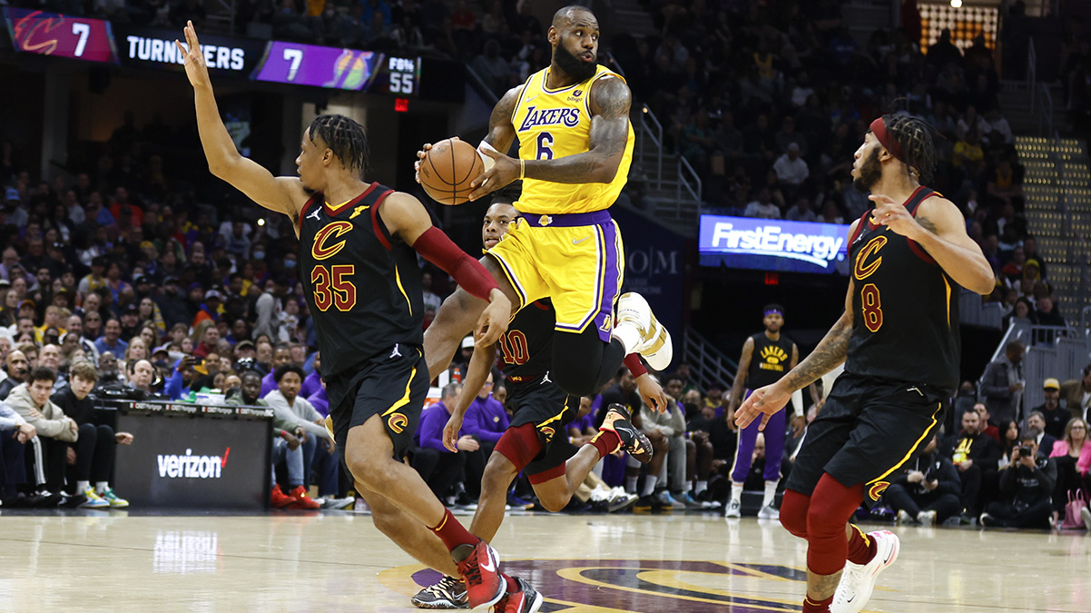 LeBron James'ten eski tak�m�na 'triple double'