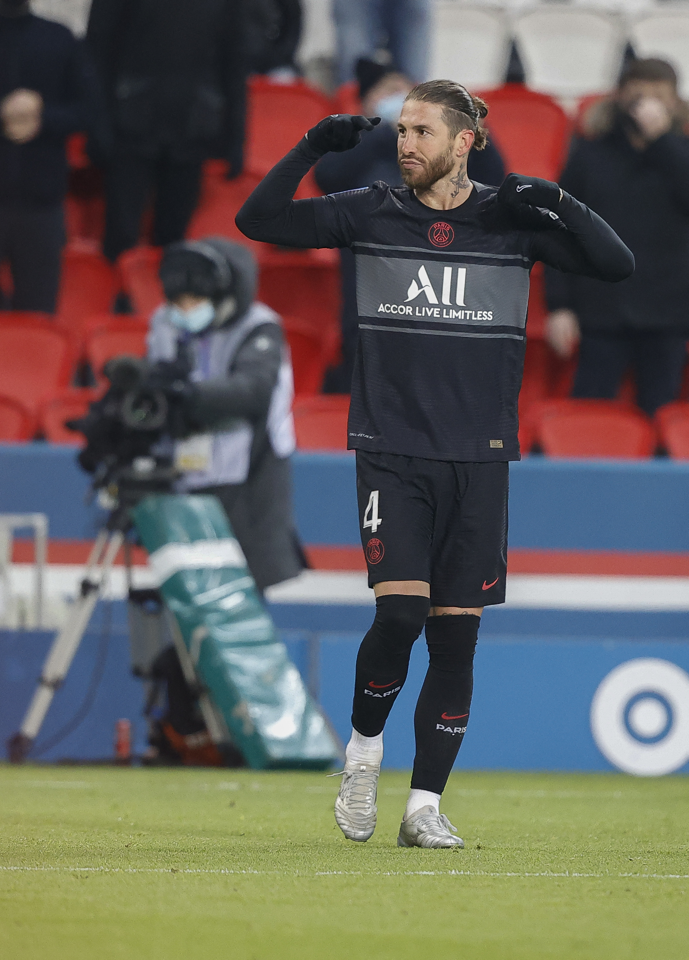 PSG'de Sergio Ramos'un bileti kesildi