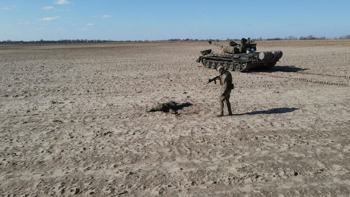 Rus askeri para dl karl tankn Ukrayna ordusuna teslim etti