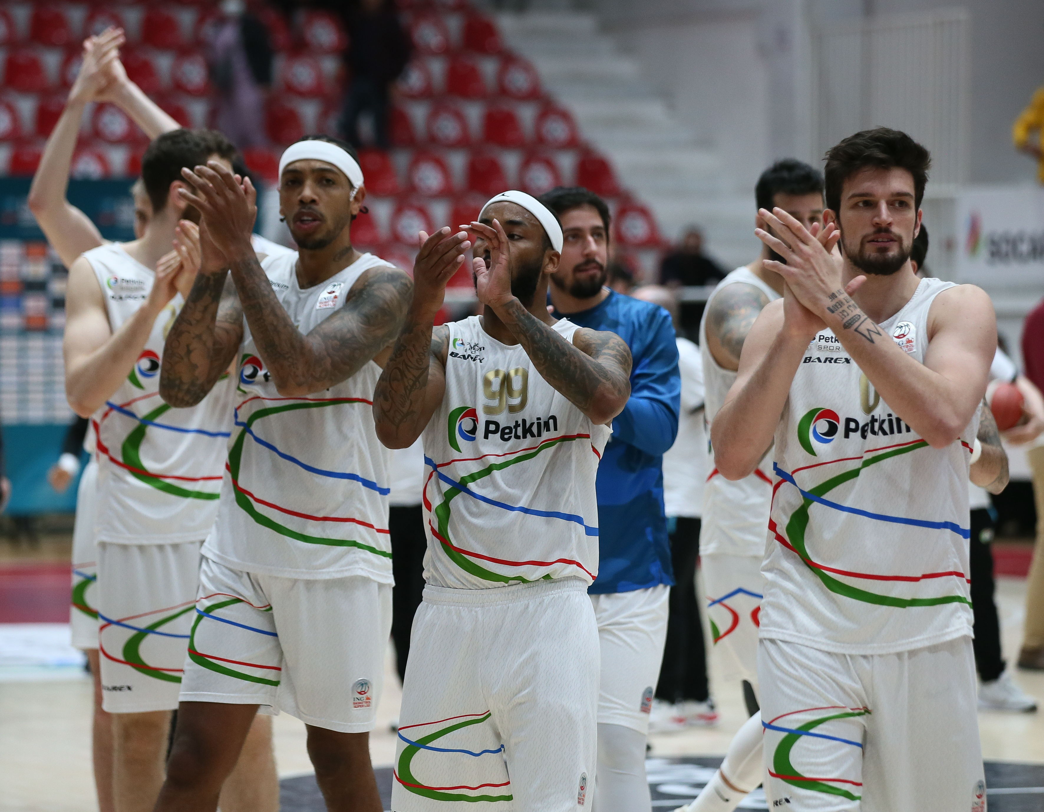 Alia�a Petkimspor evinde farkl� kazand�