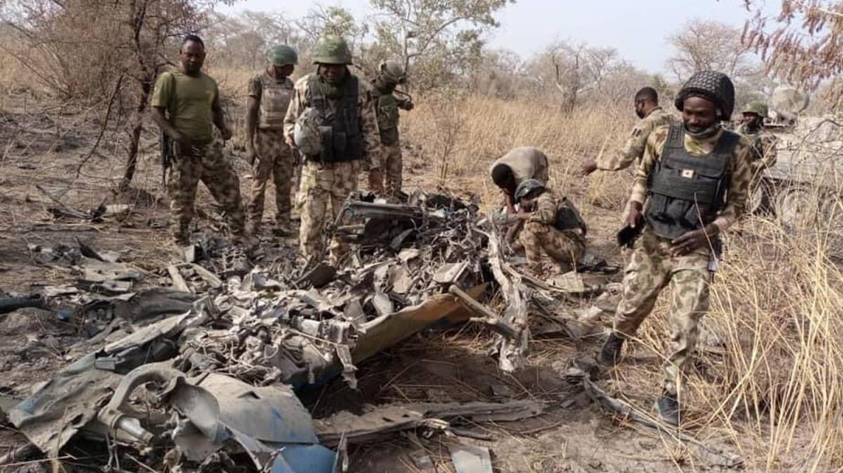 Nijerya'da 2021'de kaybolan askeri jetin enkaz Boko Haram kampnda bulundu