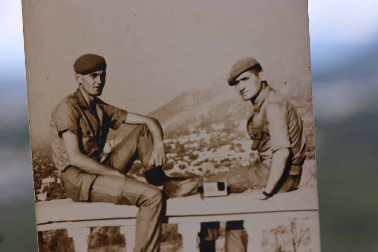 48 y�l sonra ayn� yerde poz verdiler