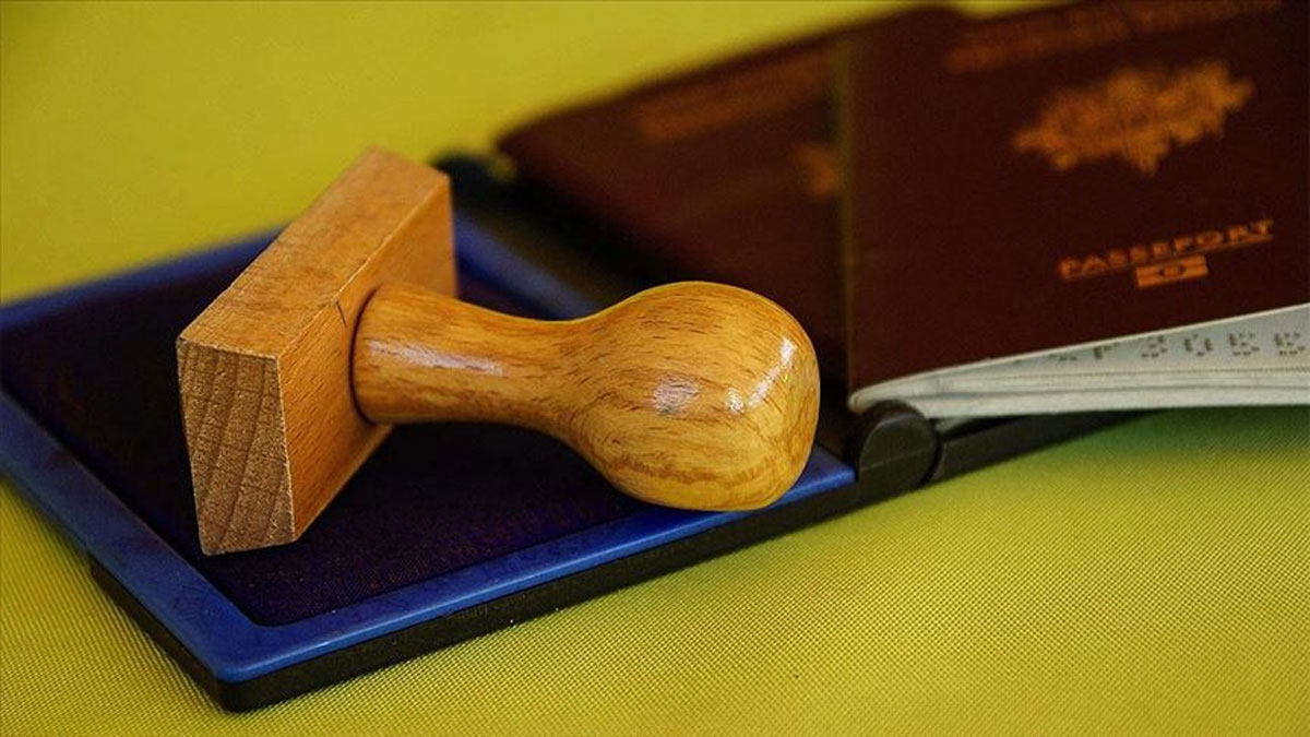 AB 'alt�n pasaportlar�' geri alacak