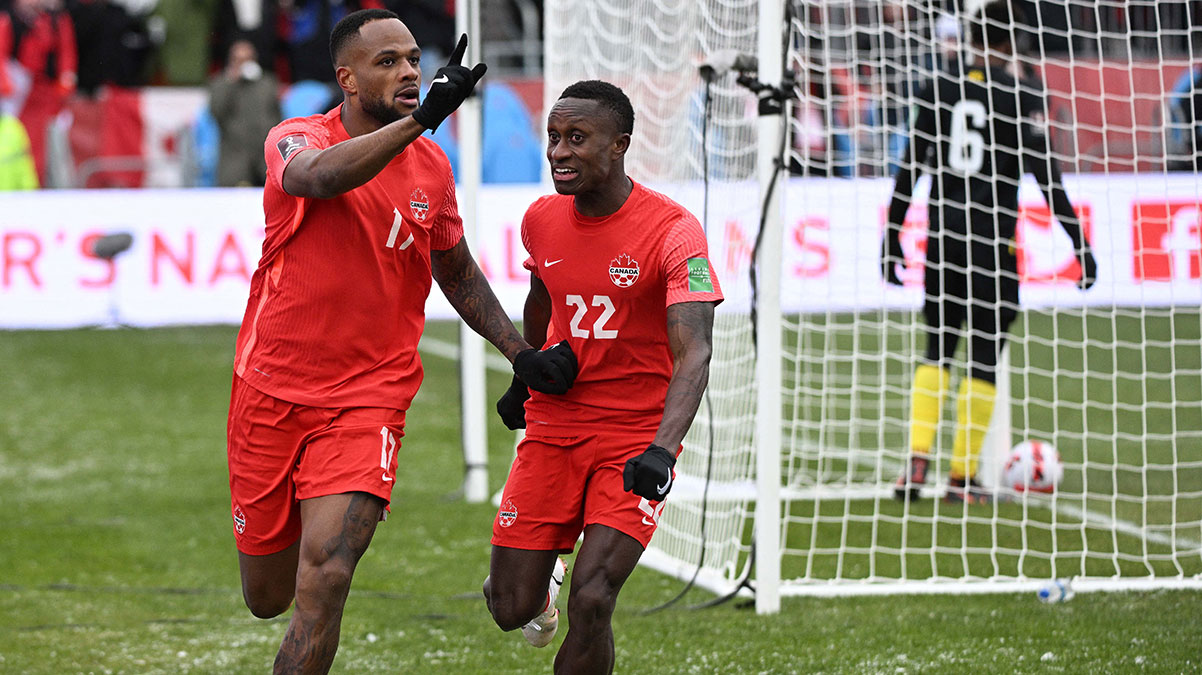 Atiba Hutchinson ve Cyle Larin Kanada'da tarih yazd�